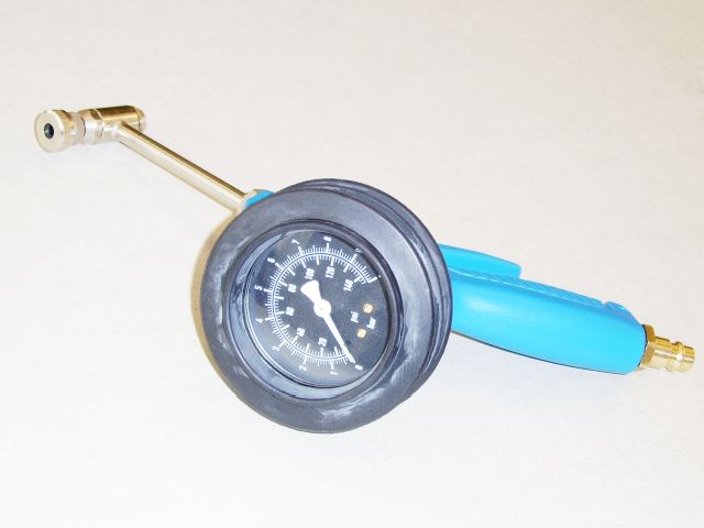 Reifenfüller mit Wechselaufsatz mit Manometer